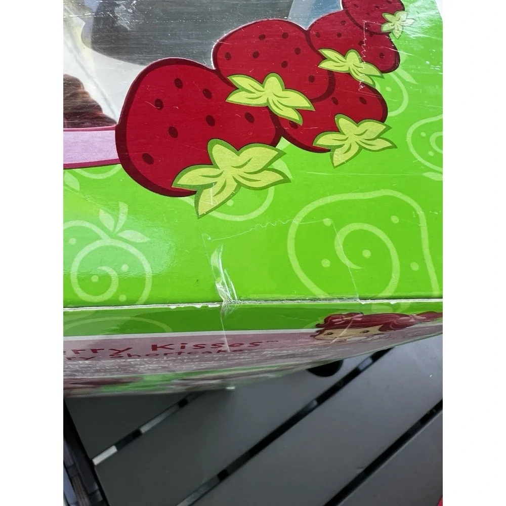 Strawberry Shortcake Baby Berry Kisses Doll Playmates‎ New Sealed Retired